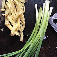 家常虎皮椒炒肉的做法图解3