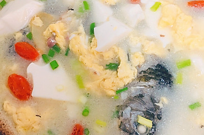 鲫鱼豆腐蛋花汤