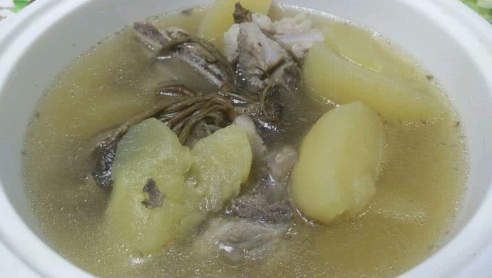 健脾开胃：苹果茶树菇扇骨汤