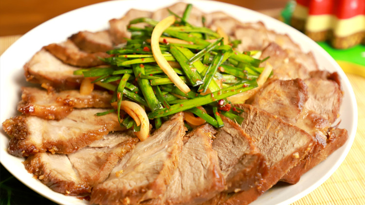 一直都吃煎牛肉，今儿换个口味：煎猪肉，香而不腻的做法