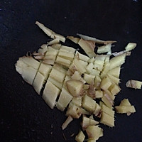 香菇炒鸡的做法图解2