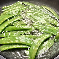 瘦肉杏鲍菇炒荷兰豆的做法图解5