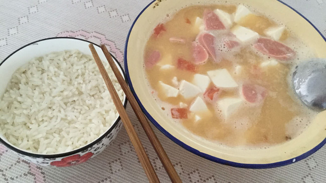 一人食：咸蛋火腿豆腐汤的做法