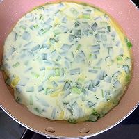 韭菜鸡蛋饼的做法图解3