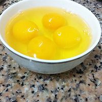 【韭黄炒蛋】耗饭的蛋蛋  ≧≦的做法图解2