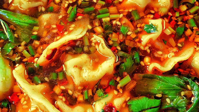 酸汤水饺，神仙汤底酸辣鲜香无比开胃
