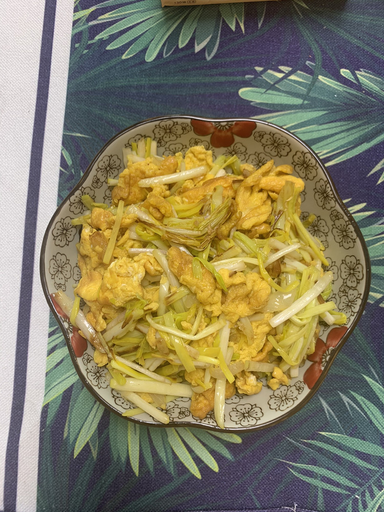 家常蒜苗炒鸡蛋的做法
