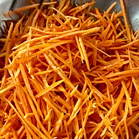 根根分明不起坨的蒸胡萝卜丝的做法图解2