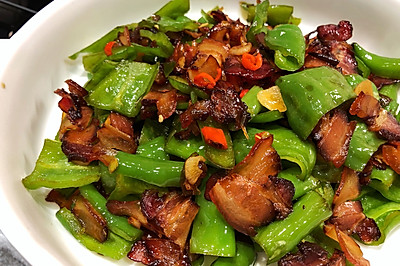 家常尖椒炒腊肉