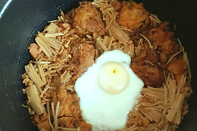 金针菇素丸子火腿闷饭