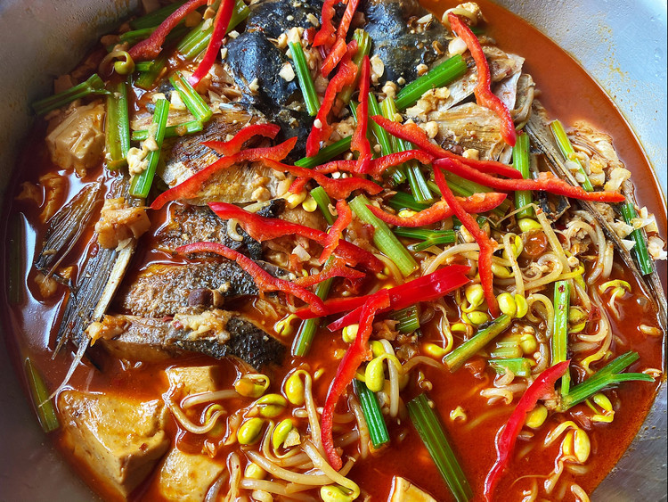 香辣诱惑-鱼头炖豆腐的做法