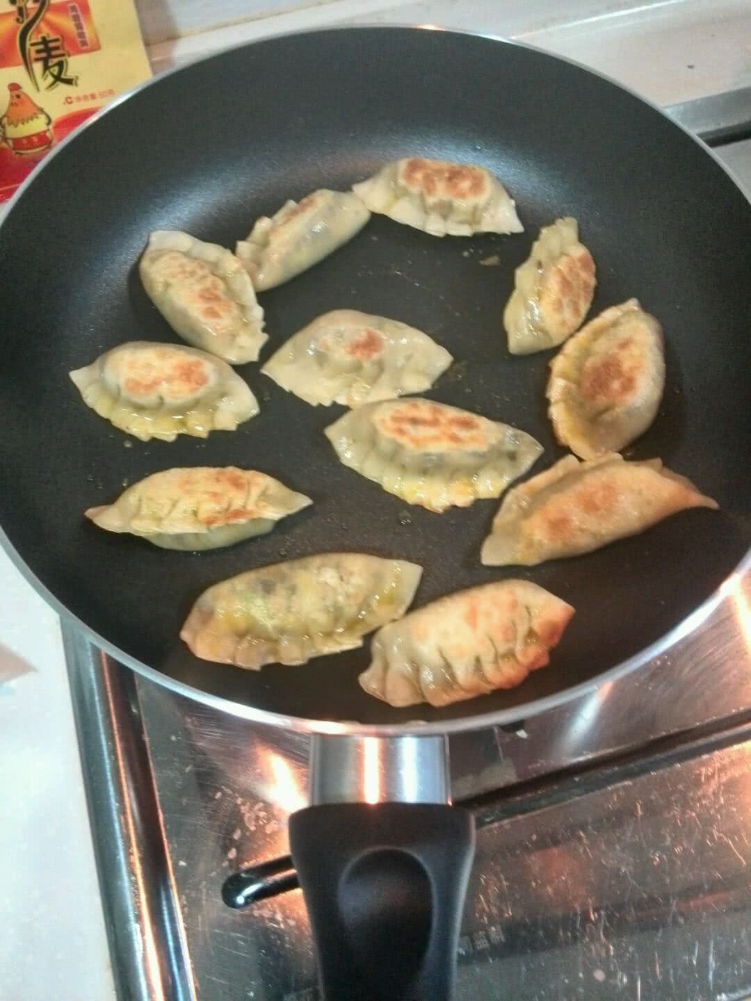 猪肉白菜木耳煎饺