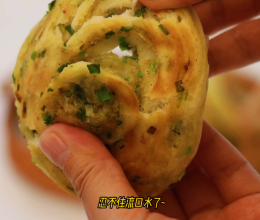 香酥葱油饼，这个层次，啧啧的做法