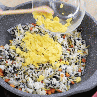紫菜炒饭的做法图解10