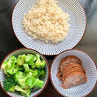 牛肉西兰花饭团的做法图解2