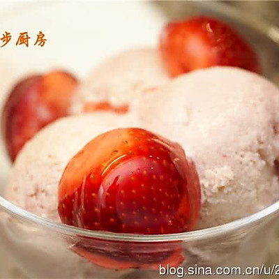 曼步厨房 - 草莓季的诱惑 - 鲜草莓牛奶沙冰