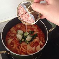 金枪鱼泡菜汤的做法图解4