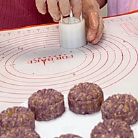 #晒出你的中秋团圆饭#板栗紫薯月饼的做法图解5