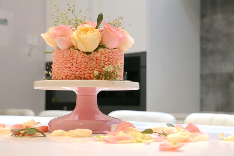 情人节玫瑰鲜花蛋糕(海绵蛋糕基底)的做法