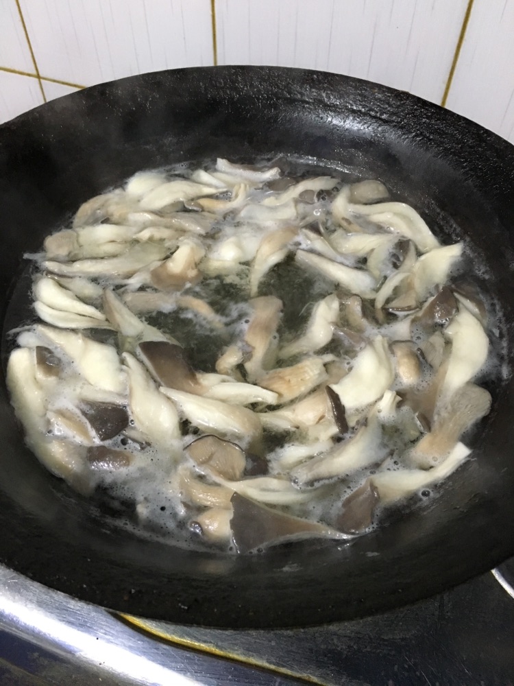 香炸平菇的做法图解1
