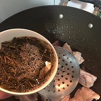 美食新创意——绿茶焖排骨的做法图解5