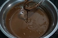 电饭锅—巧克力戚风蛋糕的做法图解4