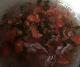西红柿酸菜牛肉汤的做法