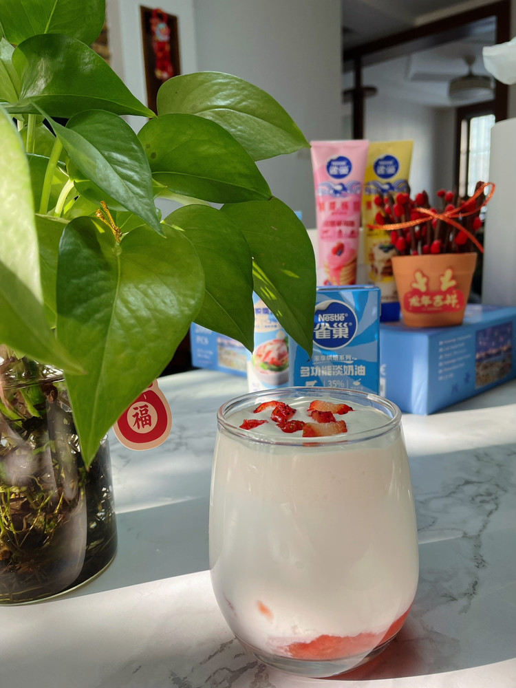 新年“莓”有烦恼-草莓牛乳的做法