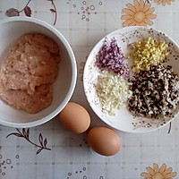 鸡肉香菇蛋卷的做法图解1