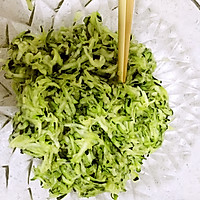 西葫芦素包子的做法图解3