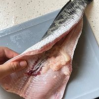 汤酸爽肉滑嫩的｜酸菜鱼的做法图解3
