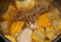 #减一点更好#鸡肉玉米折耳根汤的做法