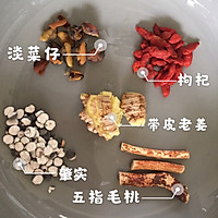 广东老火汤：健脾疏肝鸡骨草的做法图解2