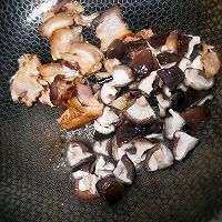 不用油就可以做的腊肉香菇炒油菜的做法图解7