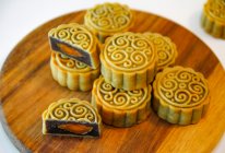 豆沙蛋黄月饼的做法