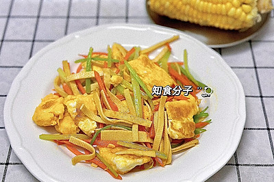 香芹千张炒鸡蛋