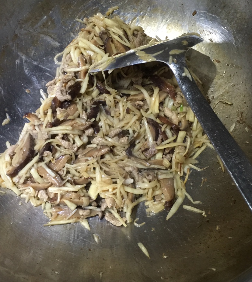 香菇肉丝茭白的做法图解6