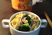 西兰花肉丝鸡蛋面#金龙鱼外婆乡小榨菜籽油#的做法
