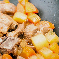 「回家菜谱」——土豆排骨焖饭的做法图解2