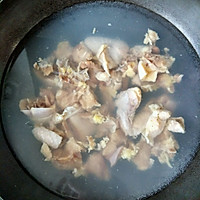 山药榛蘑炖鸡汤的做法图解1