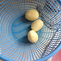夏季小清新——土豆汤的做法图解1