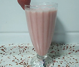 清凉一夏草莓奶昔.的做法