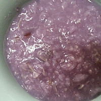 宝宝早餐食谱：紫薯大米粥+丝瓜炒肉末的做法图解2