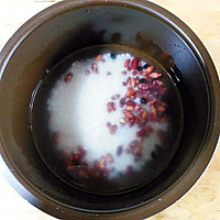 多彩腊肉焖杂粮饭的做法图解1