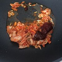 #营养小食光#辣白菜炒饭#十分钟快手美味早餐的做法图解3