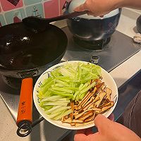 芹菜豆干的做法图解2