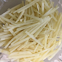 【家常菜】土豆丝滑子蘑汤的做法图解3