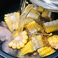 玉米黄豆排骨汤——春季食补的做法图解3