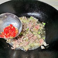 剁椒圆白菜小炒肉的做法图解5