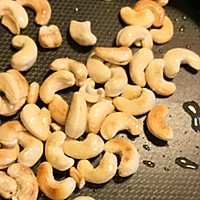 腰果炒芹菜的做法图解2